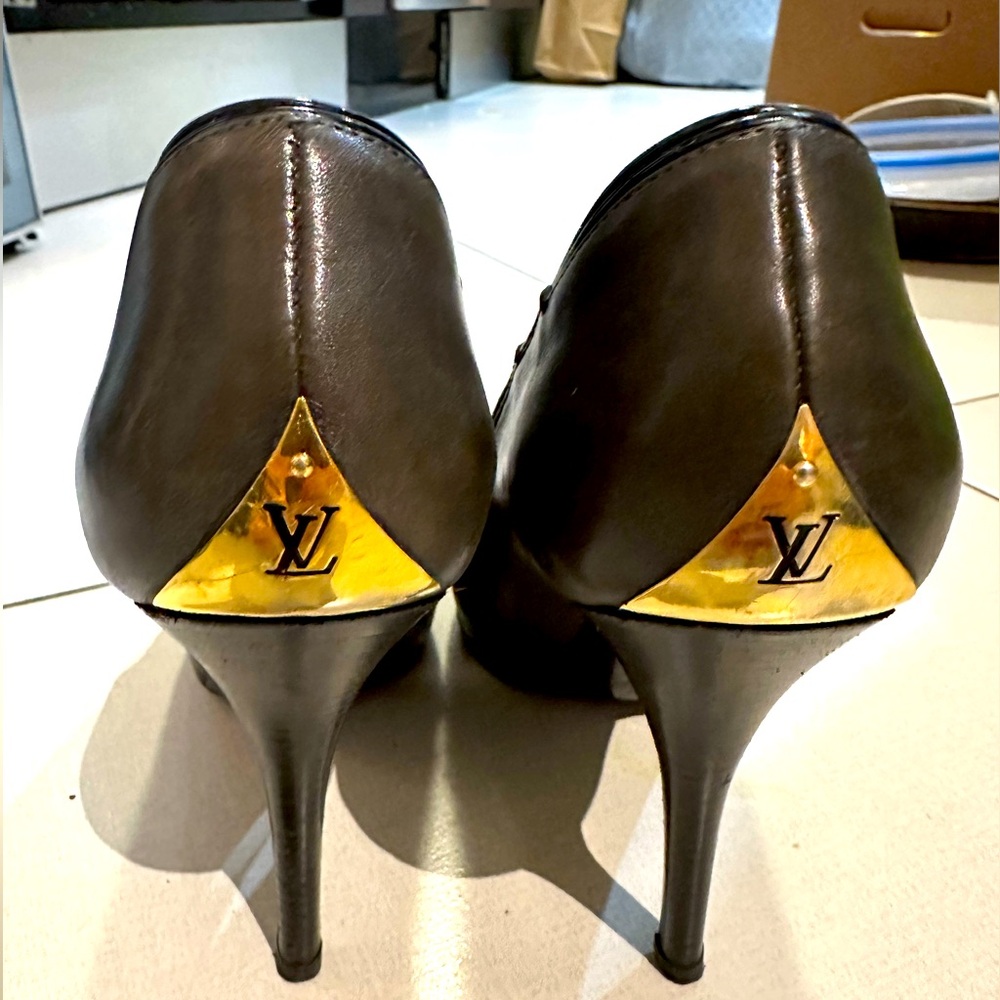 Women’s black pumps LV, size 40
